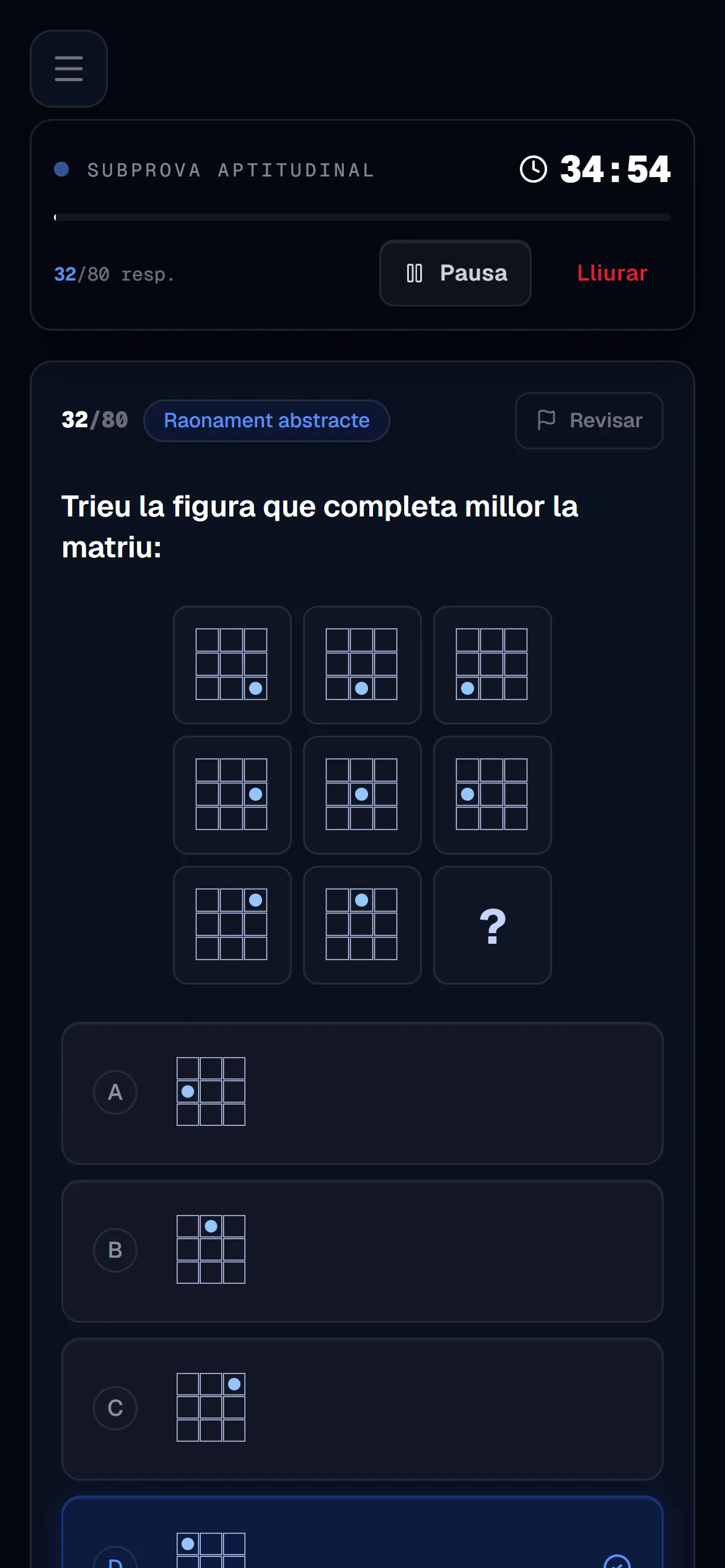 Pregunta de raonament abstracte del simulacre psicotècnic: una matriu de figures per completar.